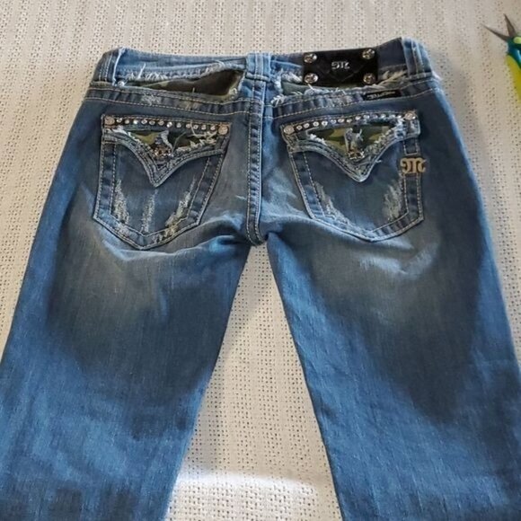 Miss Me Modelo Sz 26 Crop Jeans with Embellishments on Pockets & Belt Loops - Picture 6 of 12